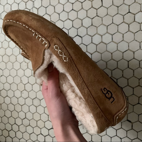 UGG moccasin - Picture 3 of 3